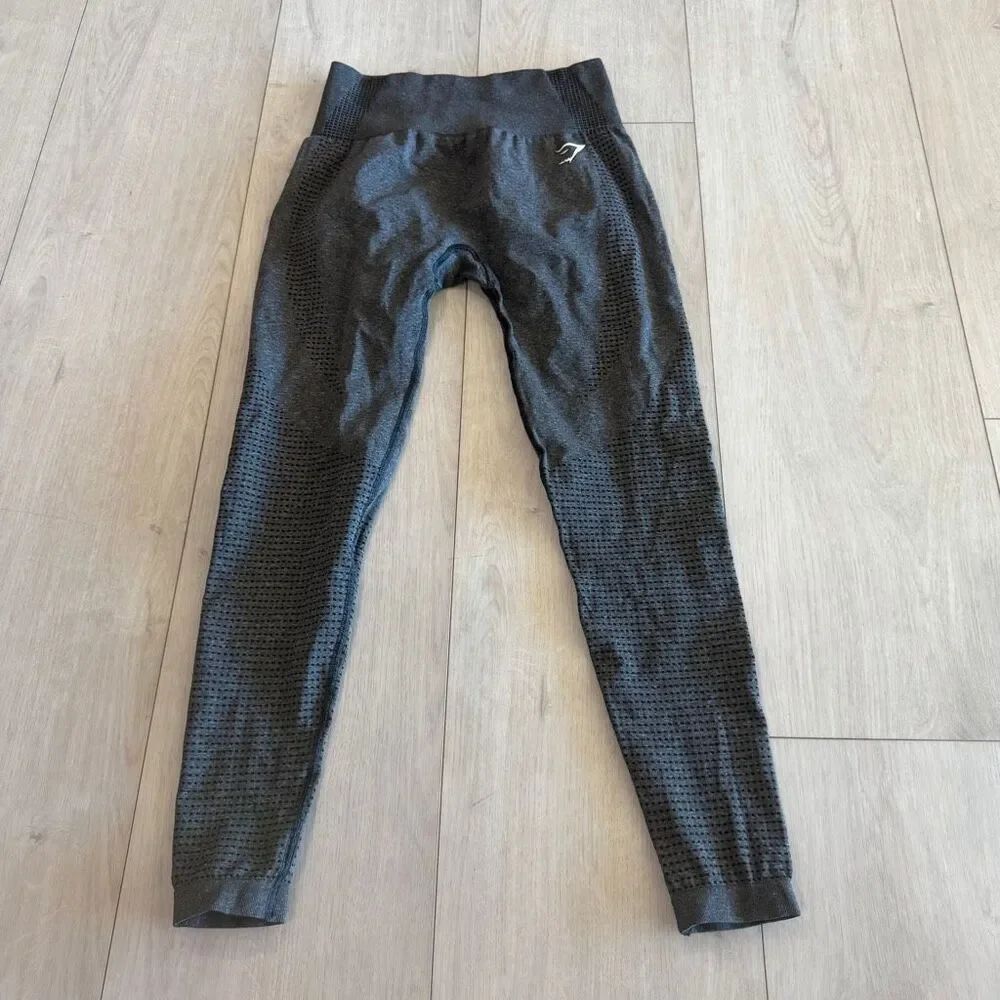 Gymsharkâwomenâs gray leggings size M